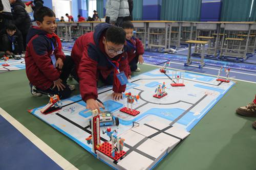 科技赋能 助力未来------南阳市首届中小学人工智能竞赛今日成功举办