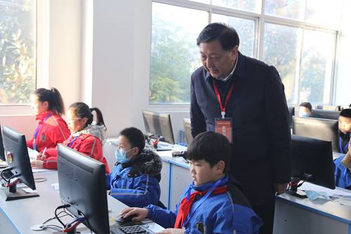 科技赋能 助力未来——南阳市首届中小学人工智能竞赛今日成功举办