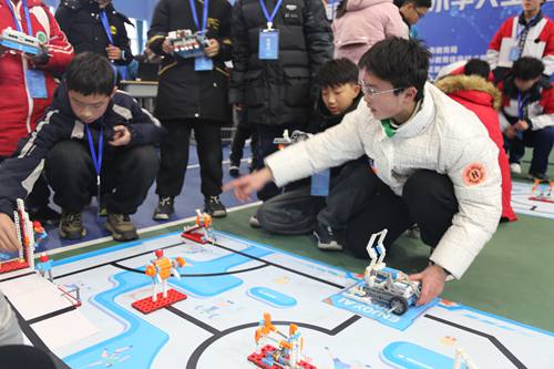 科技赋能 助力未来------南阳市首届中小学人工智能竞赛今日成功举办