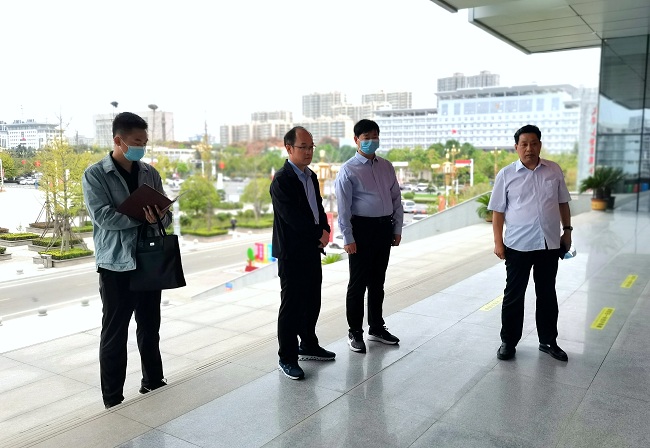 唐河：创文在行动 检查再深入 县领导带队督导创文重点工作.jpg