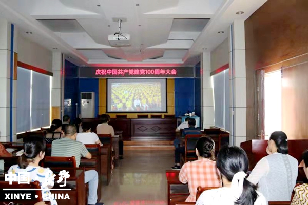 县财政局组织收听收看庆祝中国共产党成立100周年大会.jpg