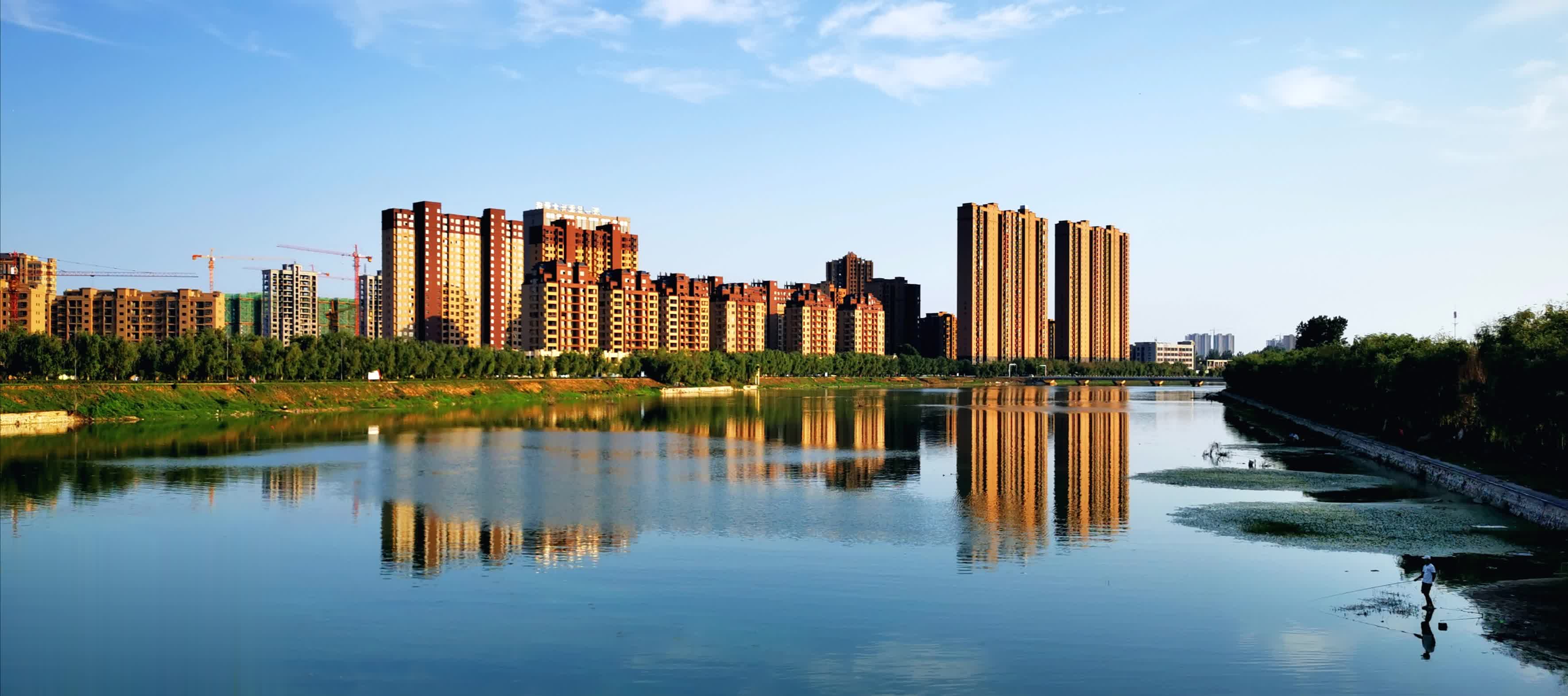 淯水河畔马广欣.jpg