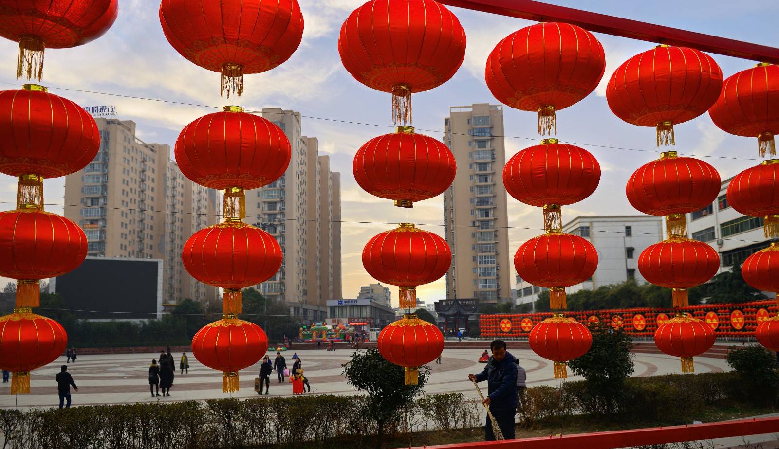 汉城广场节日浓--台黎.jpg