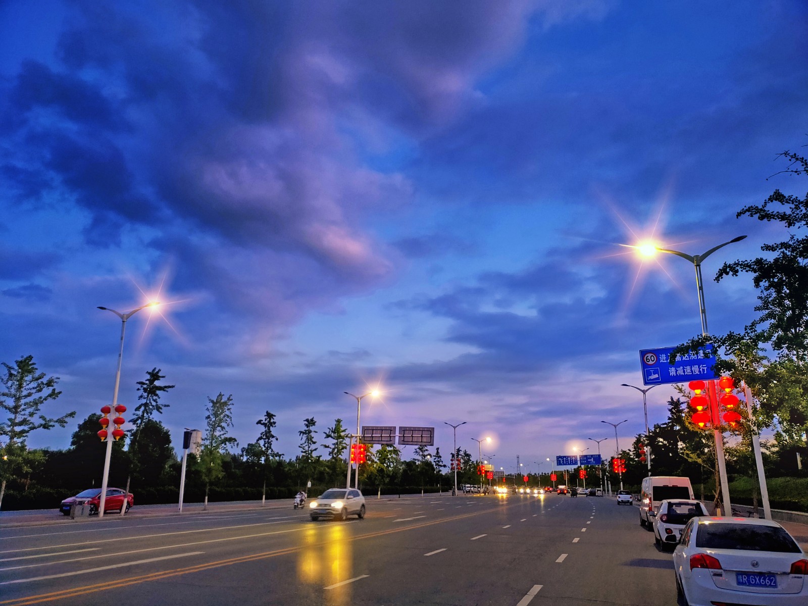 滨河路之夜  朱爱敏  摄.jpg