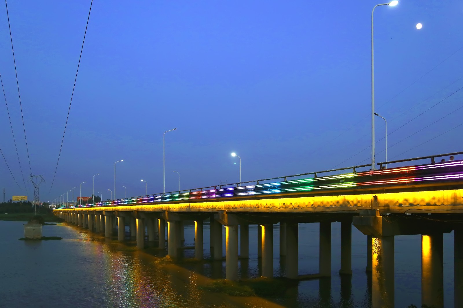 大桥夜景  常遂才拍摄.jpg