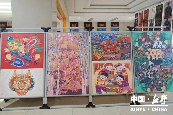 4新野县举办春节年画展2_副本.png