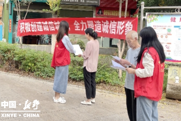 0县审计局积极宣传诚信主题活动片1.jpg