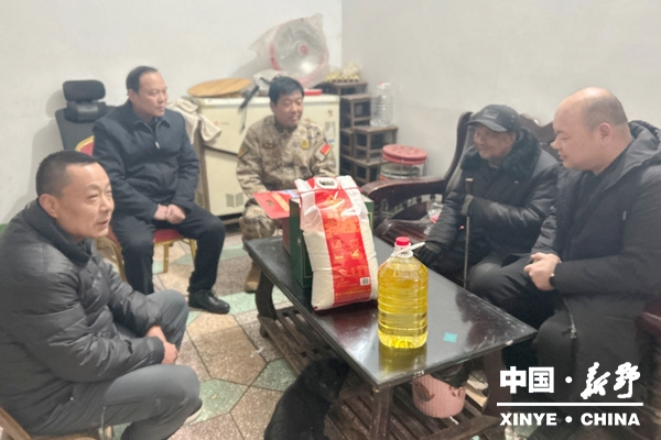 0汉城街道走访慰问退役军人1.jpg
