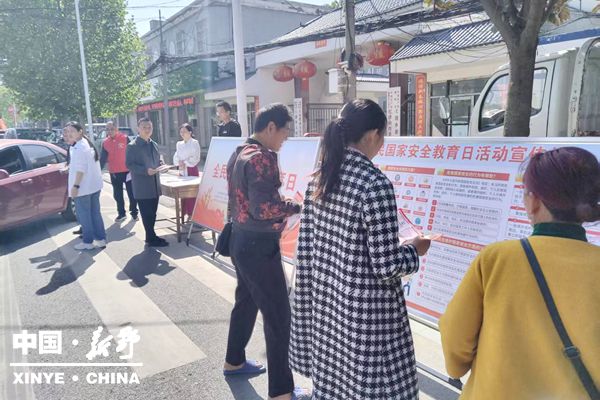 街头开展国家安全主题宣传活动_副本.jpg