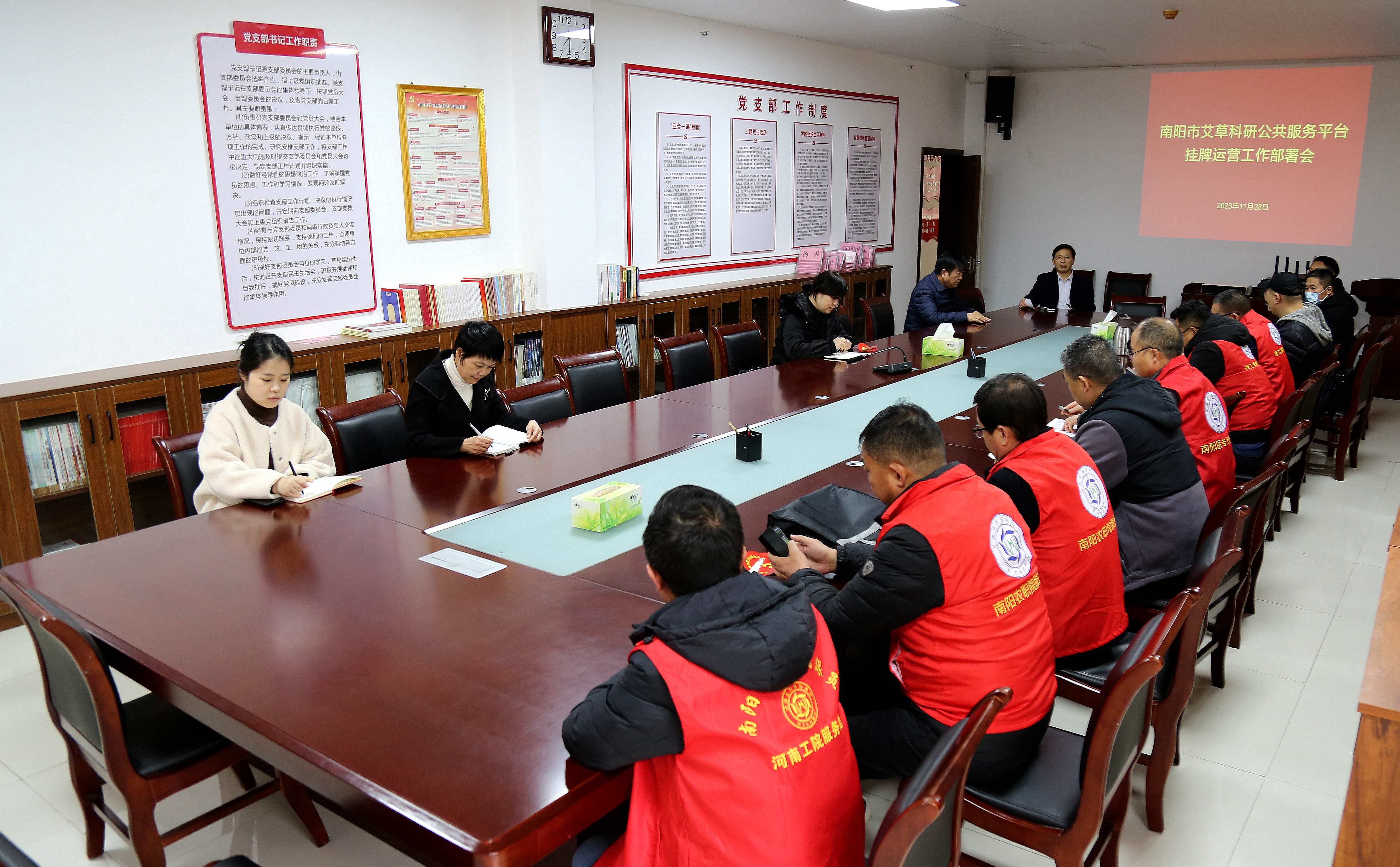 南阳市艾草科研公共服务平台正式挂牌运营