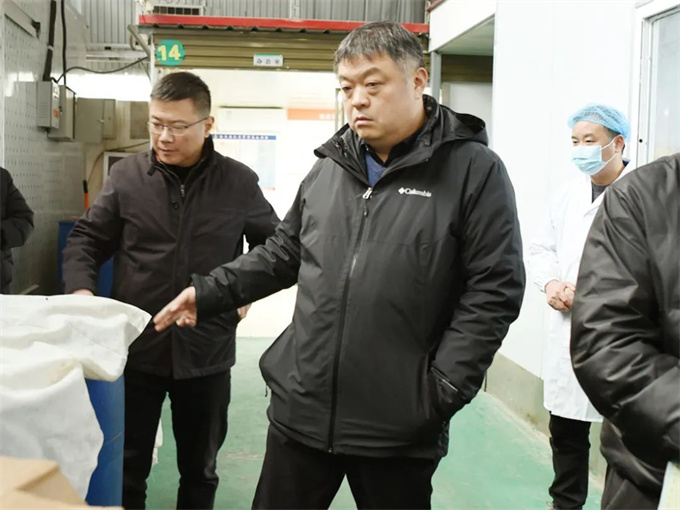 市市场监管局党组书记、局长曲岩现场检查特种设备安全和食品生产安全工作