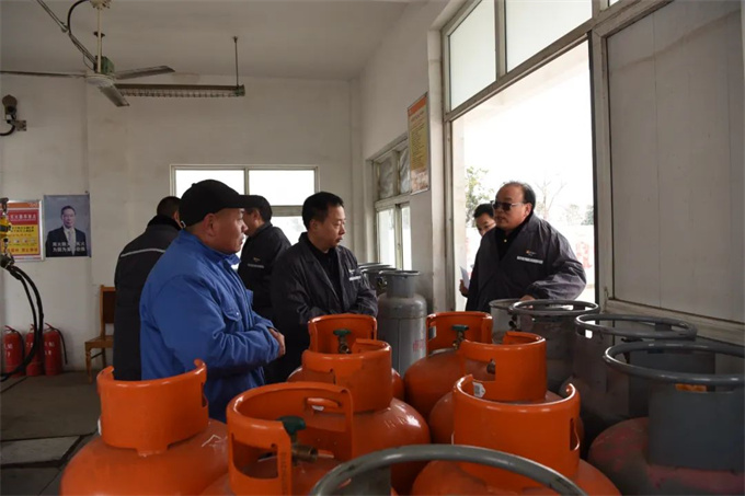 市市场监管局党组书记、局长曲岩现场检查特种设备安全和食品生产安全工作