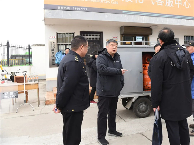 市市场监管局党组书记、局长曲岩现场检查特种设备安全和食品生产安全工作