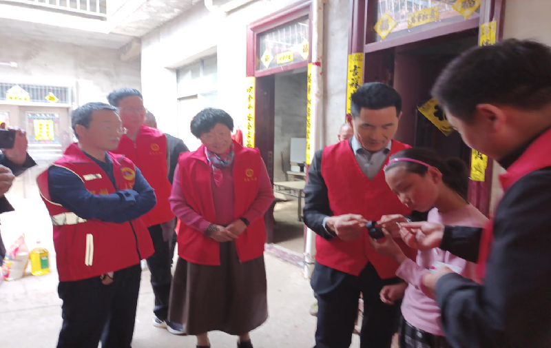 【县（市、区）动态】邓州市国防动员保障中心举行为失明女孩 送温暖活动