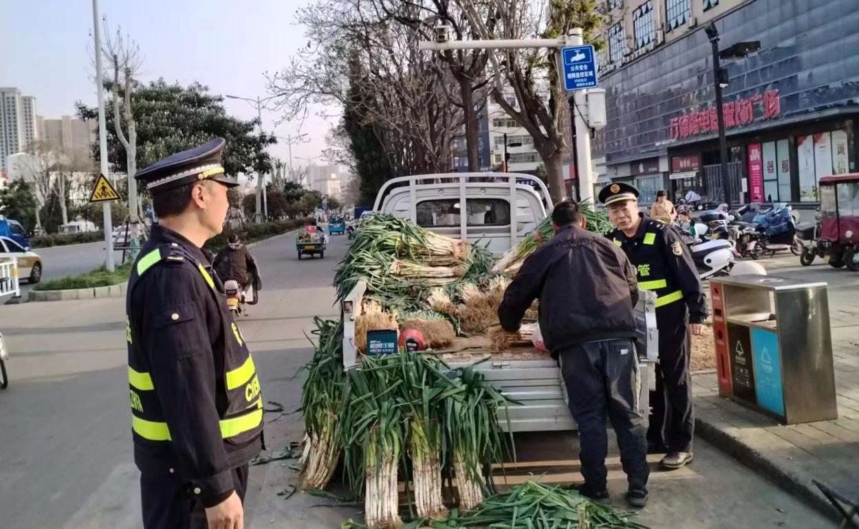 市城管执法支队：精准督导推进春季市容秩序整治提升