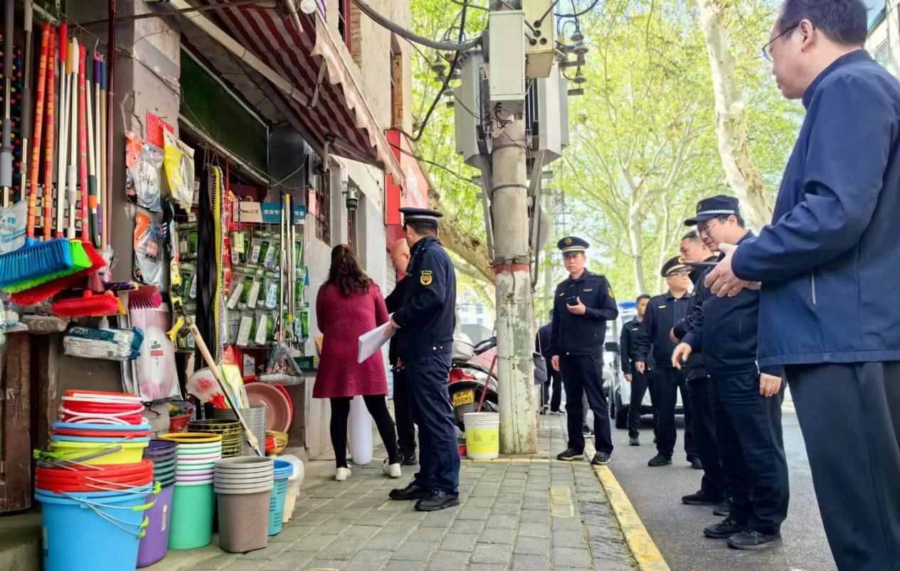 市城管执法支队：精准督导推进春季市容秩序整治提升