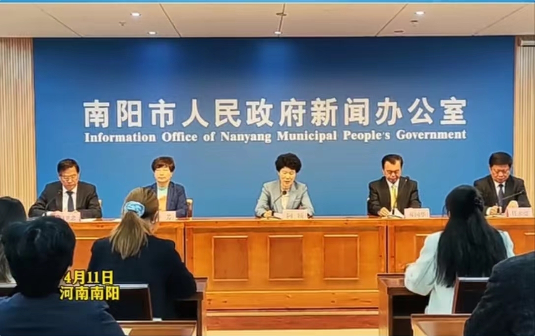 南阳市政府新闻办公室召开第二十届北京·世界华人篮球赛新闻发布会