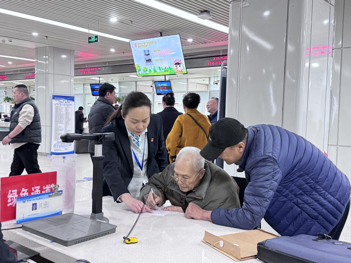 【五比五拼】2023年度“爱岗敬业十大标兵”系列报道之二 坚守服务初心 绽放巾帼风采