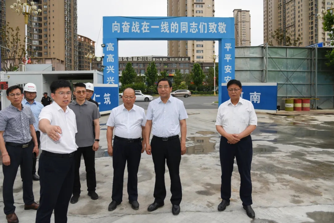 余广东深入高新吾悦广场调研