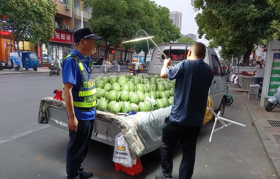 内乡城管：“瓜果地图”精准导航 “贴心”服务为农安家