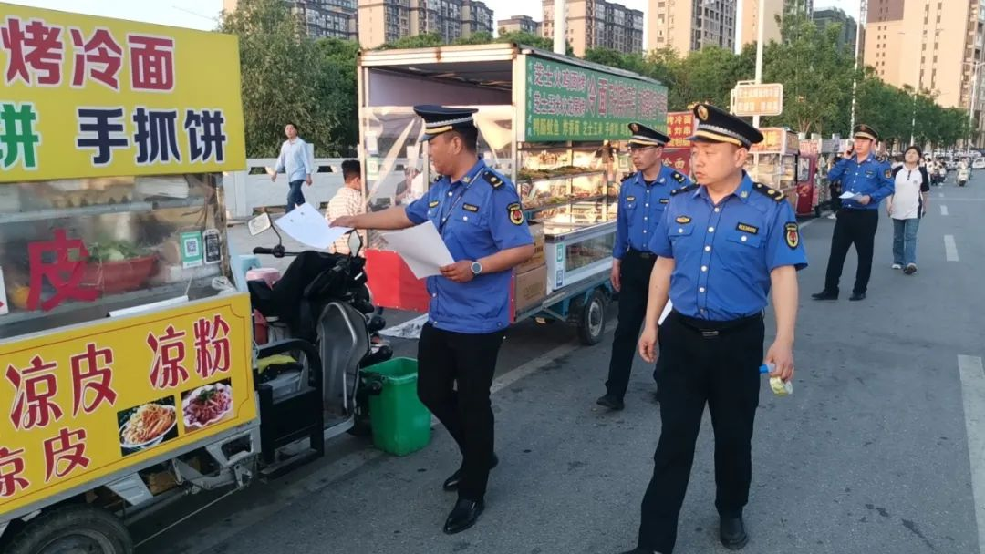 方城城管：“城”心服务为考生 全“城”守护见行动