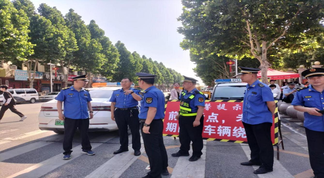 方城城管：“城”心服务为考生 全“城”守护见行动