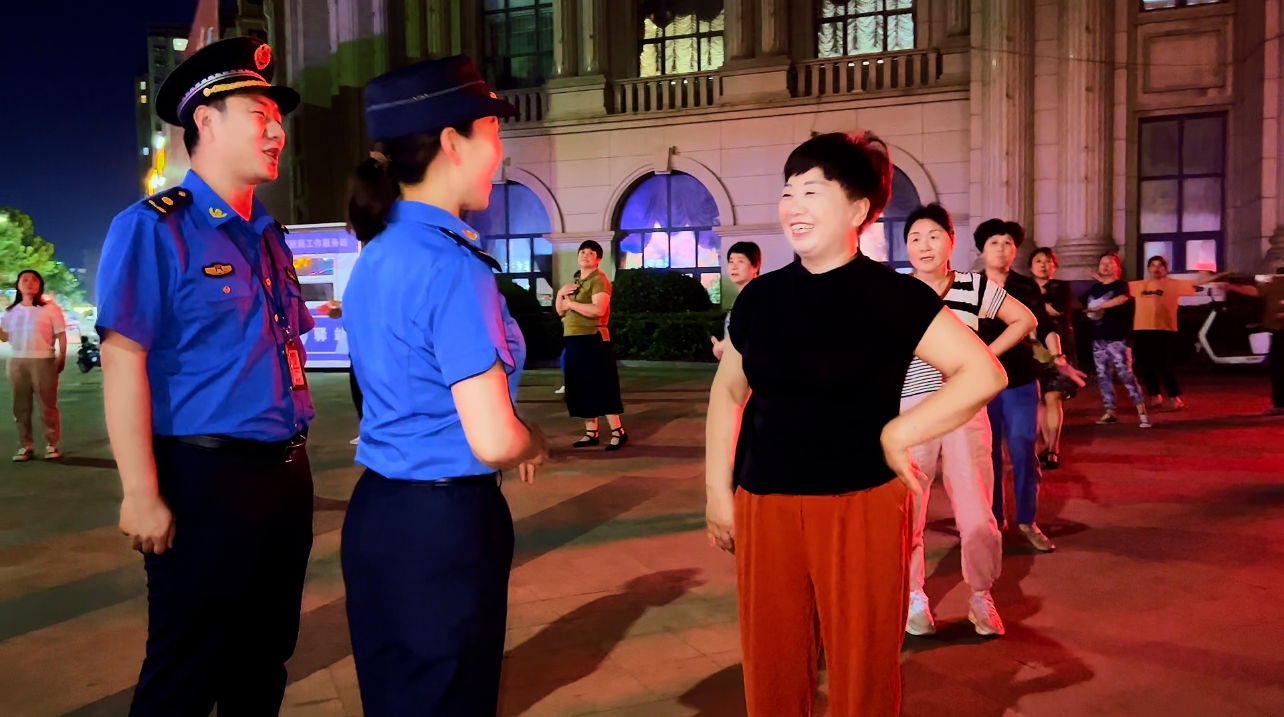 方城城管：“城”心服务为考生 全“城”守护见行动