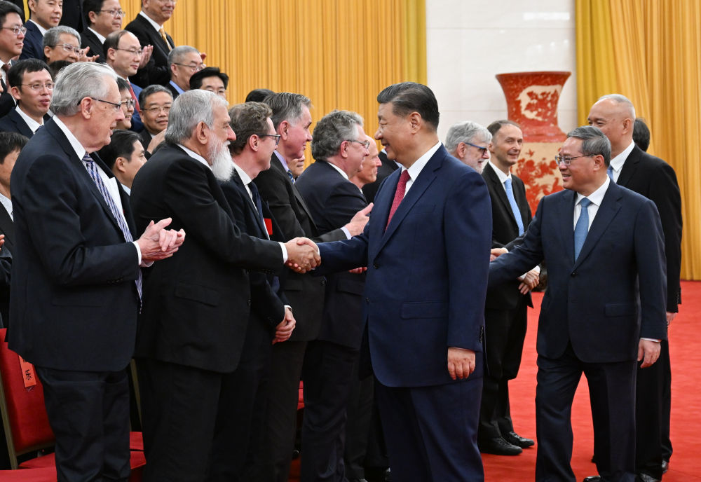  全国科技大会 国家科学技术奖励大会 两院院士大会在京召开 习近平为国家最高科学技术奖获得者等颁奖并发表重要讲话