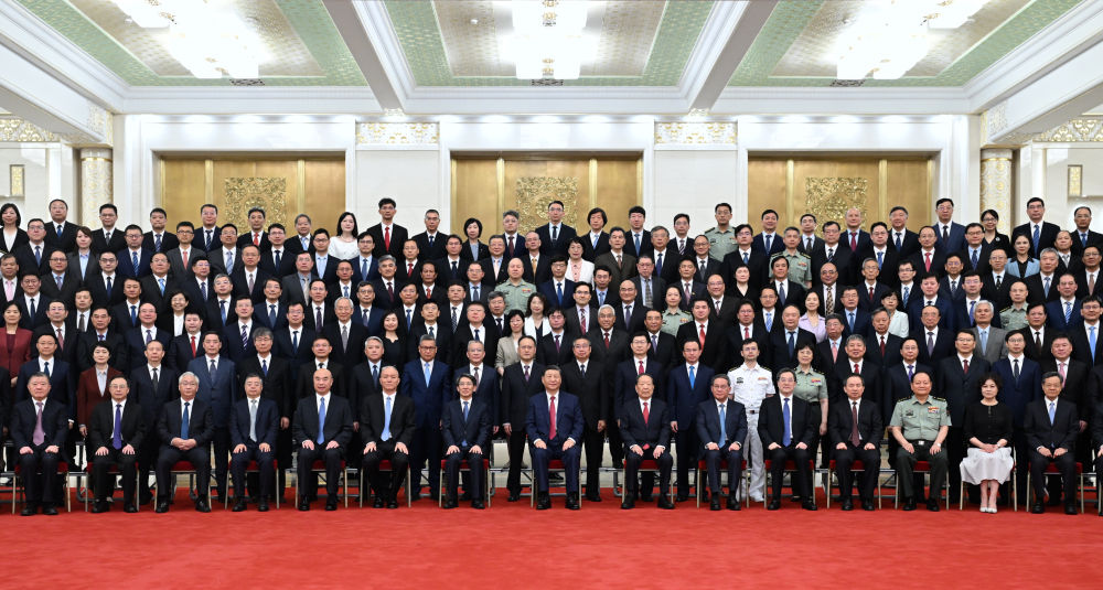  全国科技大会 国家科学技术奖励大会 两院院士大会在京召开 习近平为国家最高科学技术奖获得者等颁奖并发表重要讲话