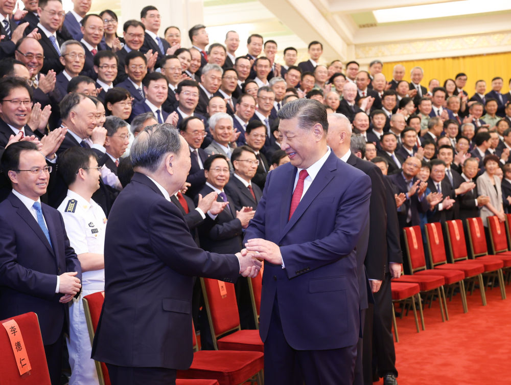  全国科技大会 国家科学技术奖励大会 两院院士大会在京召开 习近平为国家最高科学技术奖获得者等颁奖并发表重要讲话