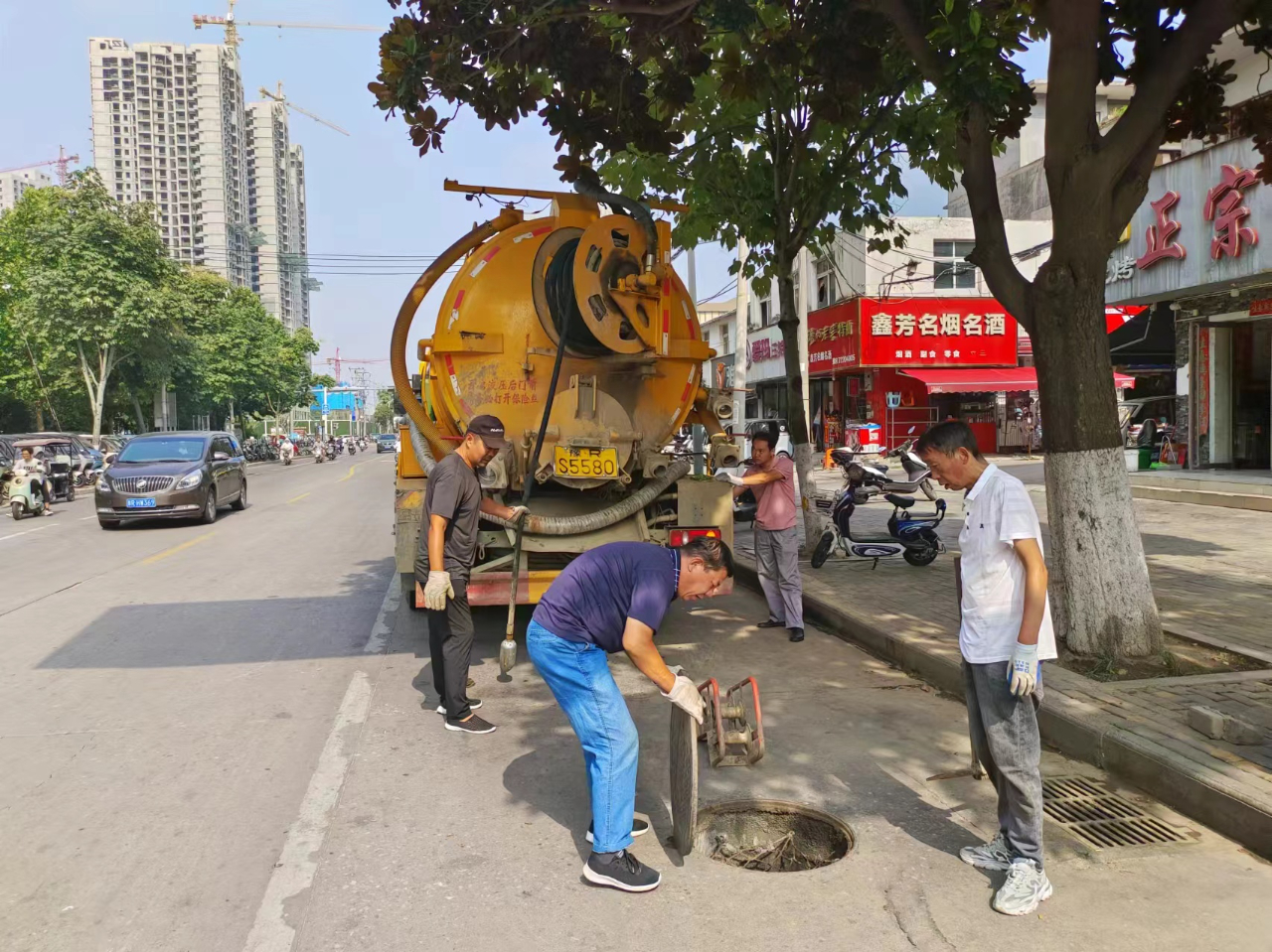 市市政环卫服务中心：巡查摸排积极备汛