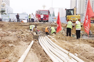 汗滴脚下土 修筑民心路 汗滴脚下土 修筑民心路