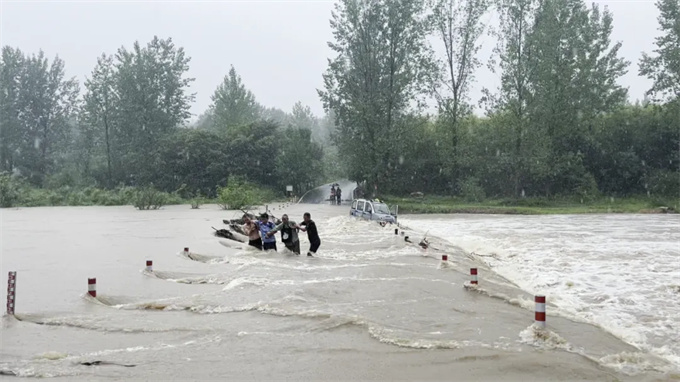 南阳！武警官兵奔赴一线！