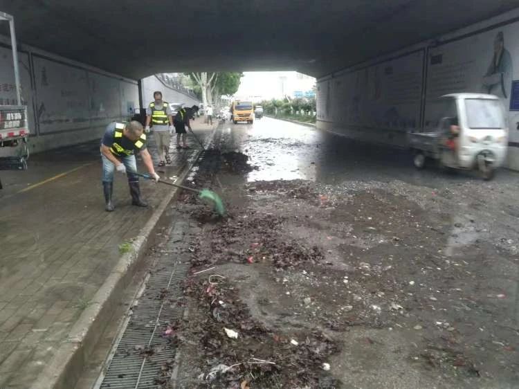 市市政环卫服务中心：雨污管网清淤 疏通城市“地下血管”
