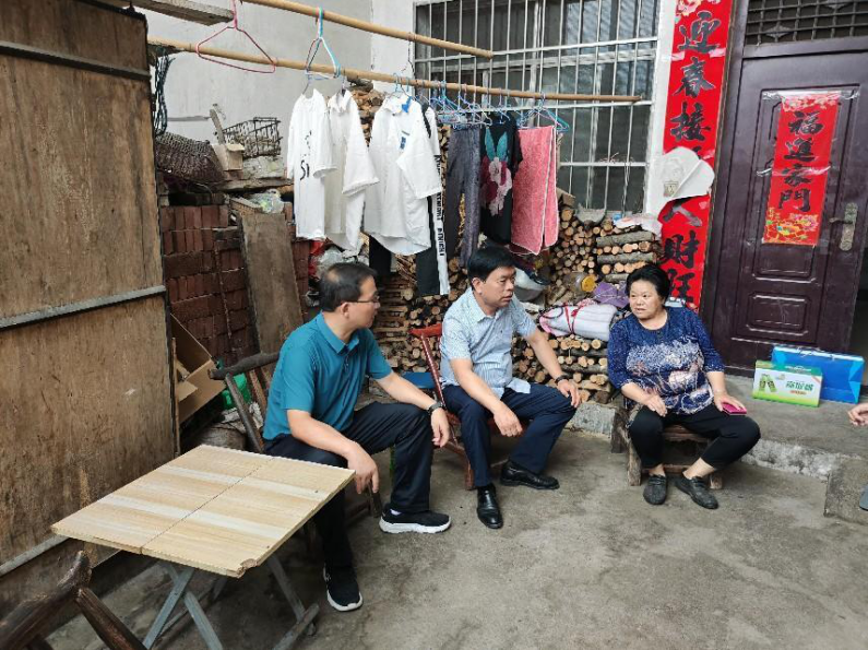 西峡县太平镇：帮扶入户送温暖，携手共前行，情谊暖人心