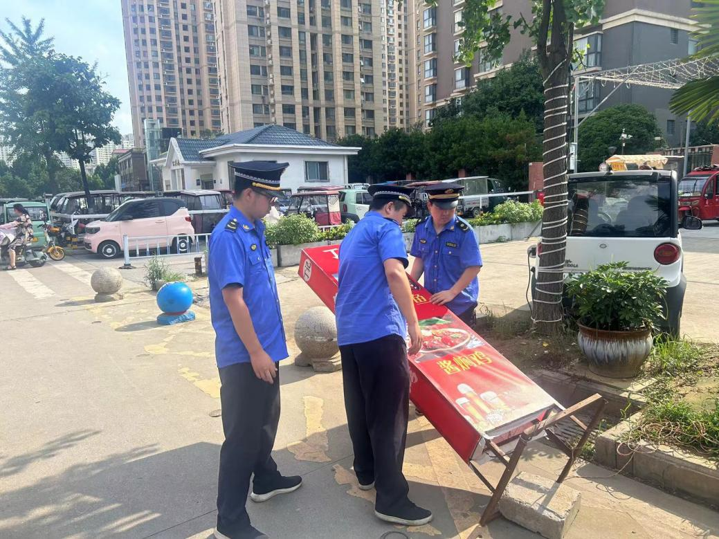 高新城管：重拳整治市容乱象 全力提升城市“颜值”