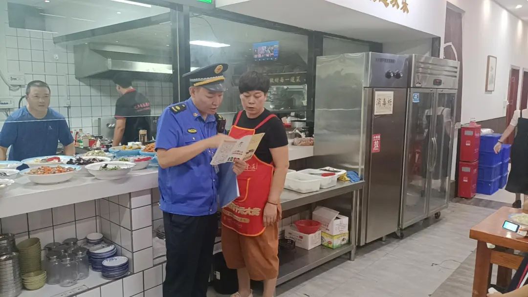 宛城城管：开展垃圾分类志愿行系列活动