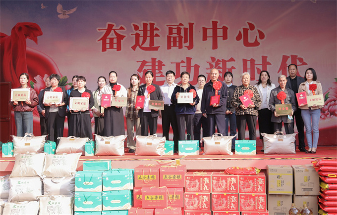 示范区姜营街道龙王庙社区：举办“情系社区 爱暖重阳”主题活动