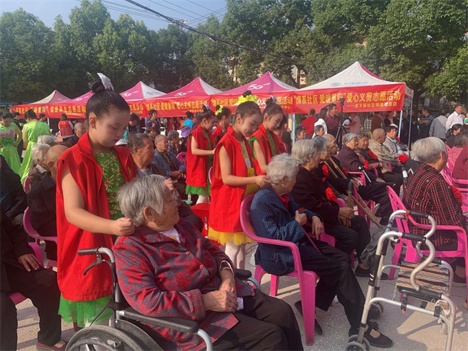 示范区教育系统：开展丰富多彩的重阳节庆祝活动