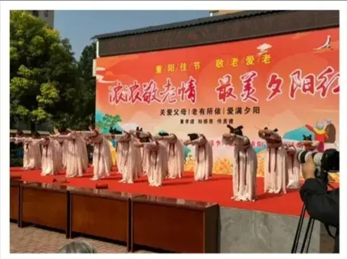 南阳市示范区姜营街道李八庙社区举办第六届九九重阳节孝善活动