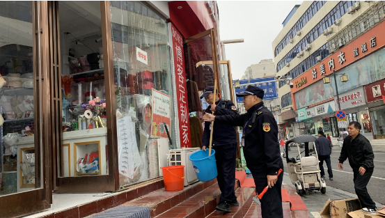 执法专栏丨内乡城管：马路办公 让城市管理更精细