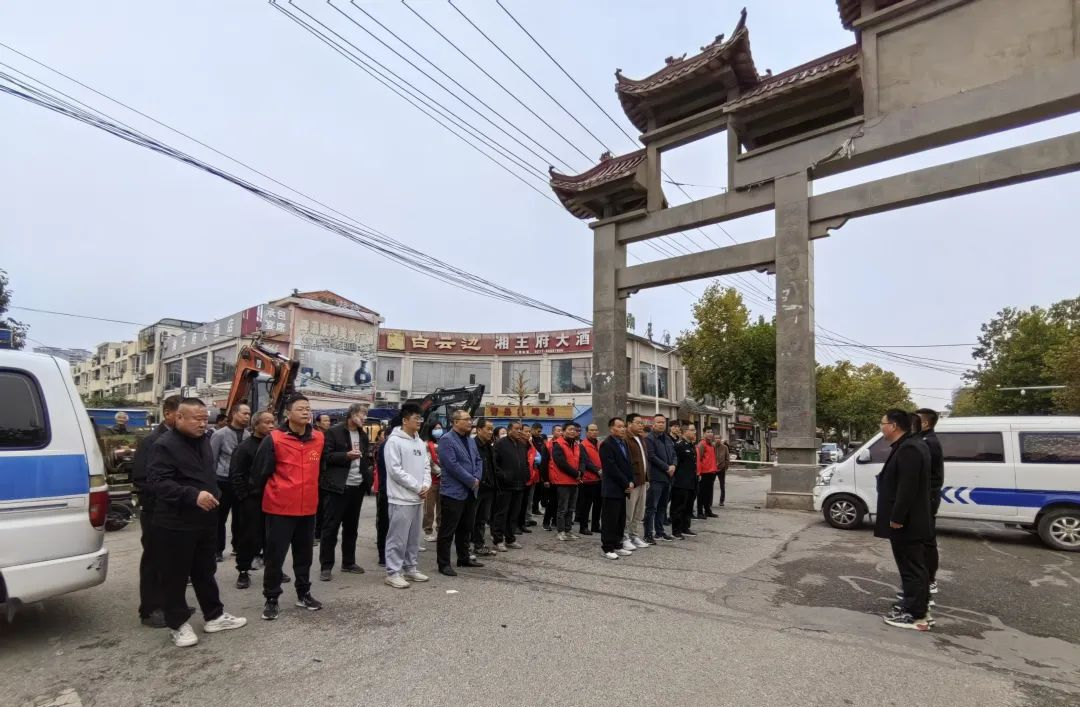 执法专栏丨新野城管：拆除29户占道铁皮房