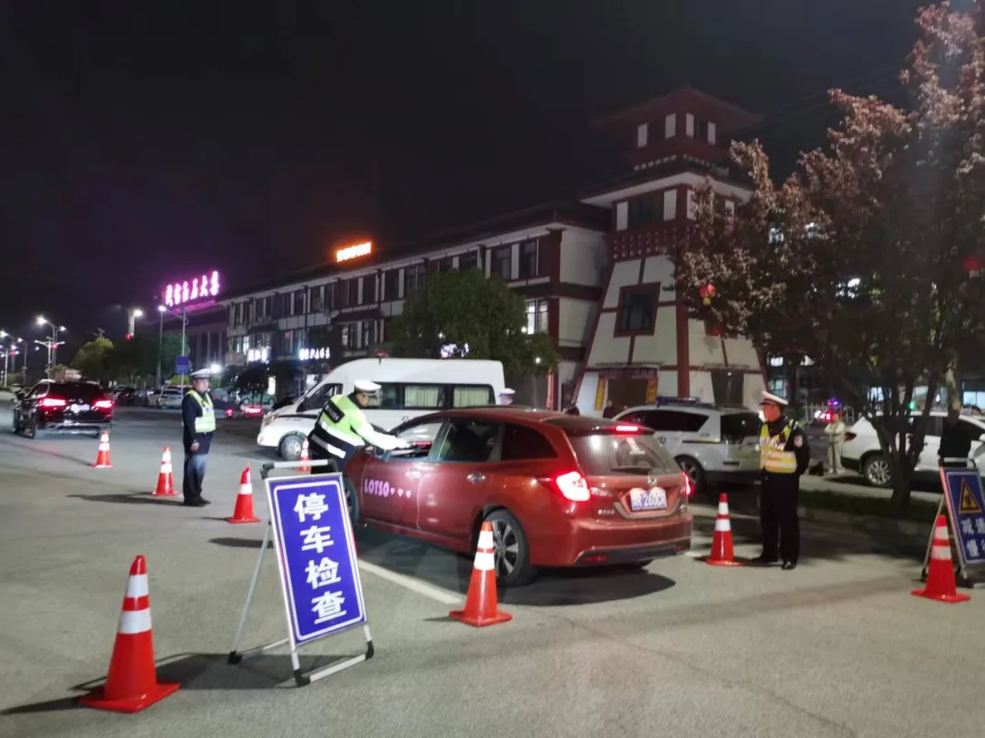 镇平公安：“警”色守护平安之秋