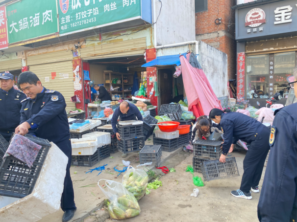 邓州城管：集中整治“不打烊” 城市“颜值”再提升