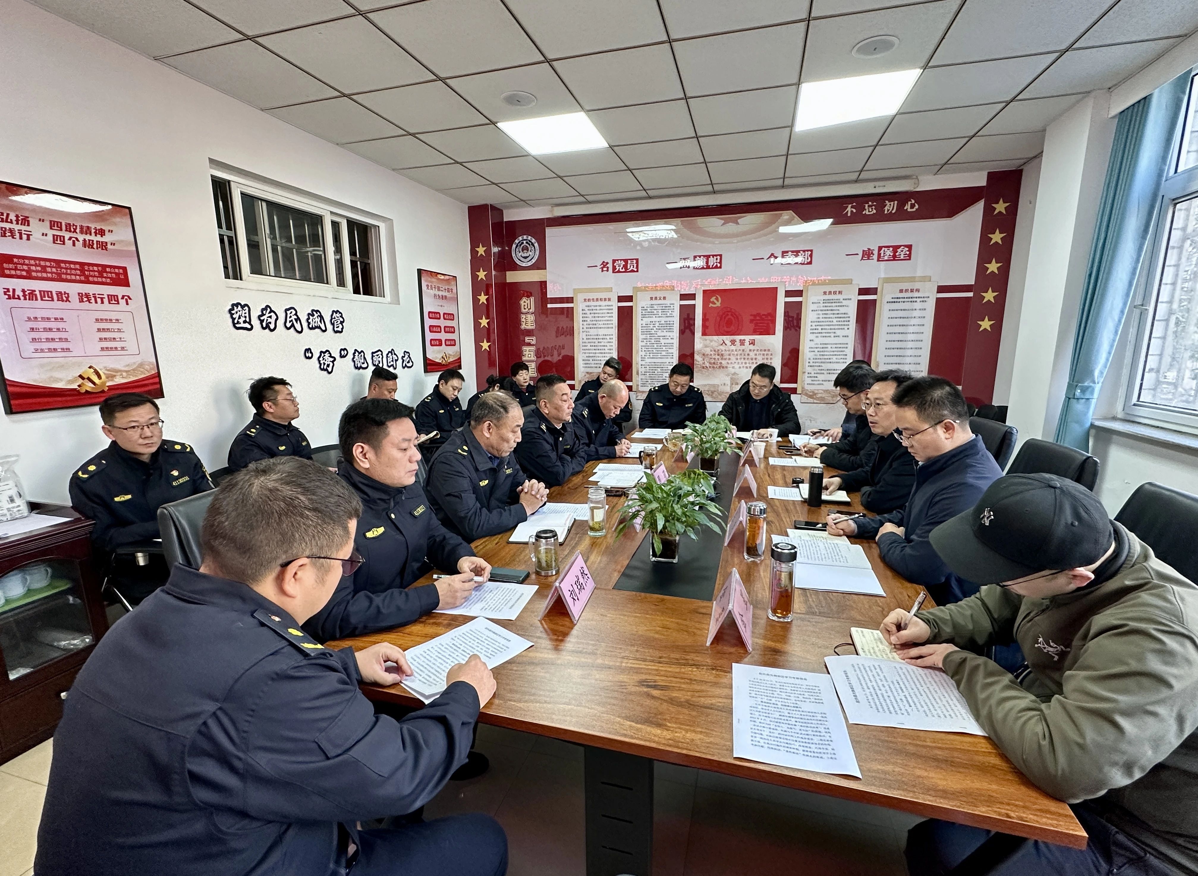 提升执法宣传质效 践行“人民城管”理念——市城管执法支队到卧龙区城管执法大队调研服务型执法暨宣传工作