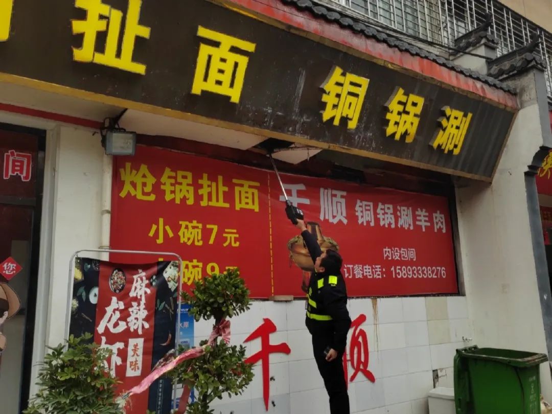 执法专栏丨西峡城管：依法治理餐饮油烟 提升群众幸福指数