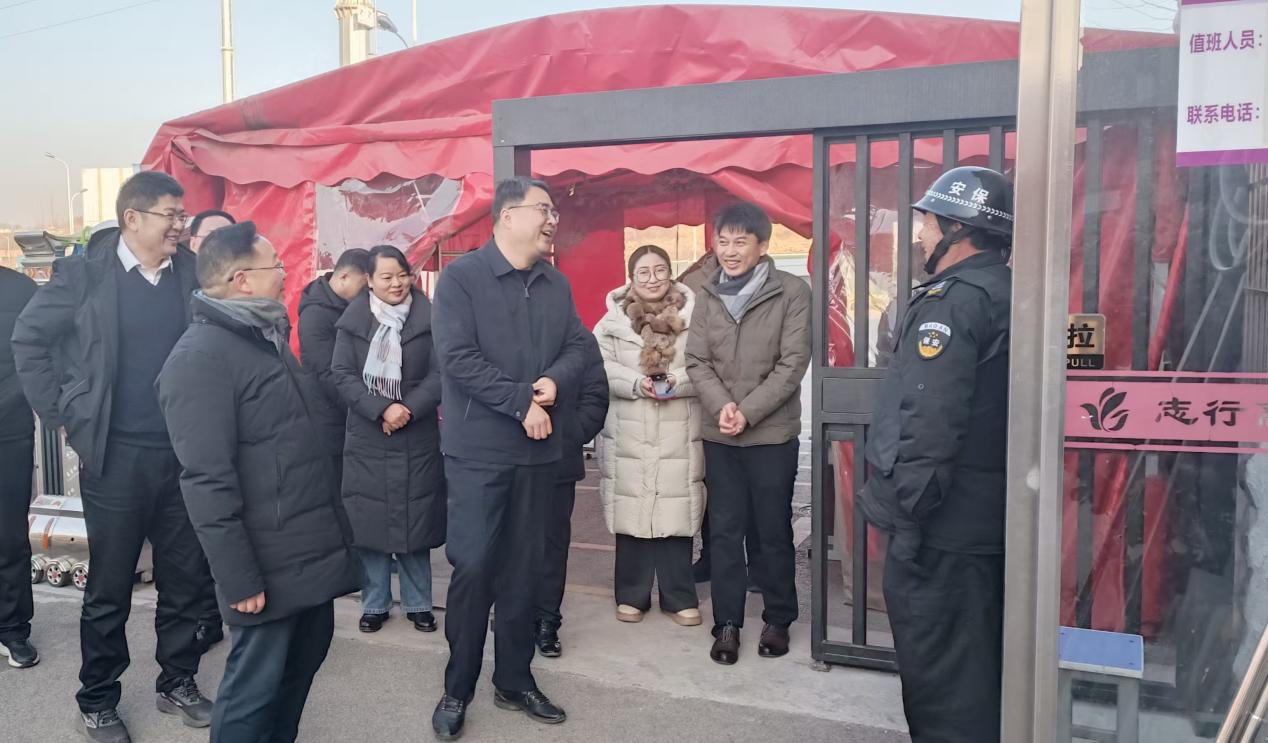 南召县政府县长宋兴哲对双节期间重点行业领域安全防范工作开展现场