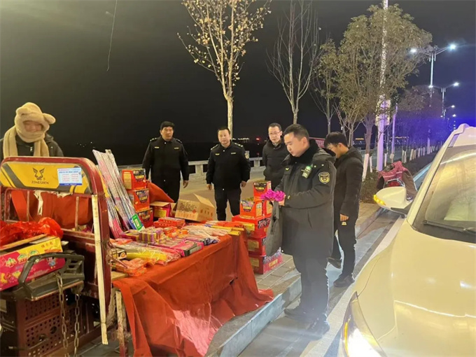 淅川分局积极推进元旦烟花爆竹禁燃工作