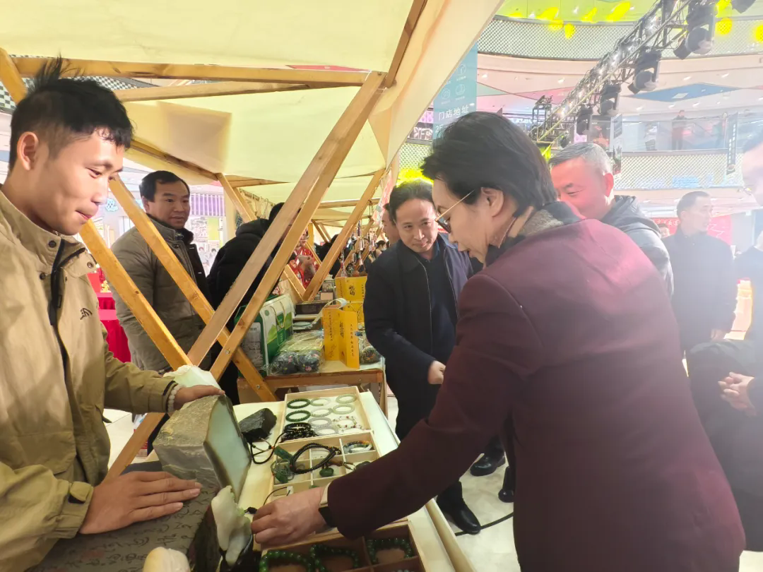 “遇见潇湘 河湖之约”河南文旅2025长沙推介会镇平县文旅文创展圆满举办 “遇见潇湘 河湖之约”河南文旅2025长沙推介会镇平县文旅文创展圆满举办