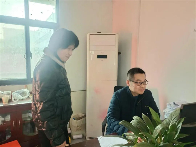 社旗分局对企业自动监测设施运行情况开展指导帮扶活动